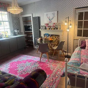 Appartement Georgian At Thomas Street Double Bedroom And Two Single Trundle Beds, Bath
