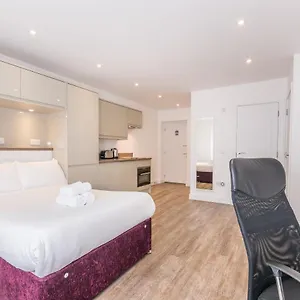 https://town-or-country-canute-studio.bournemouth-hotels.org